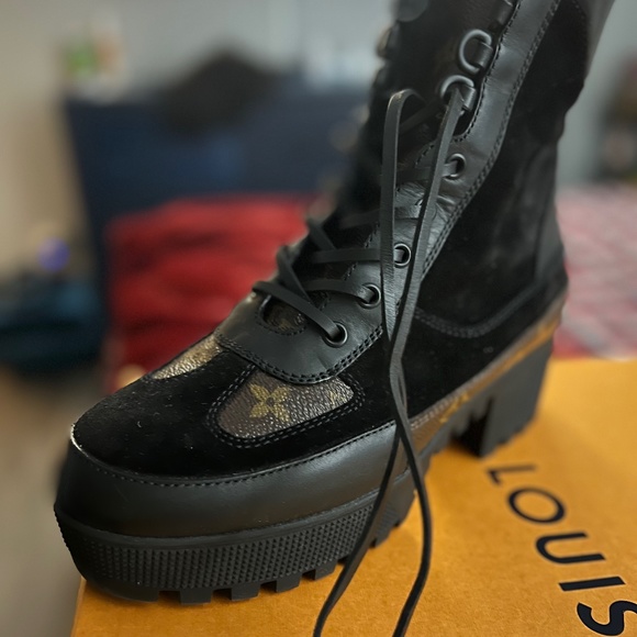 Louis Vuitton Black Lace Up Boots - Picture 1 of 3